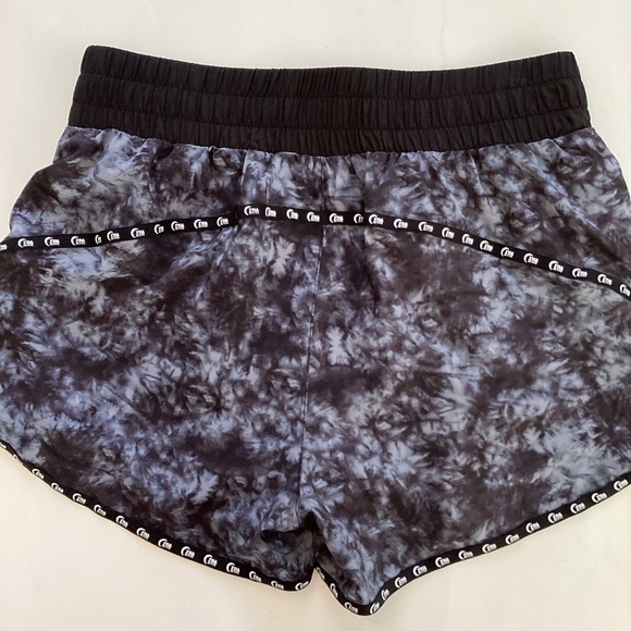 ZYIA Active lined running shorts - Picture 5 of 6